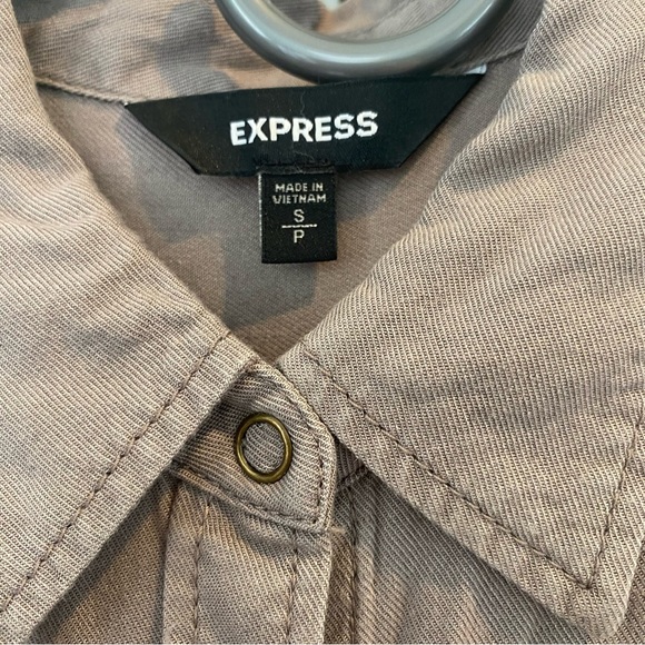 EXPRESS Mauve Button Down Shirt - super soft! - Picture 4 of 4